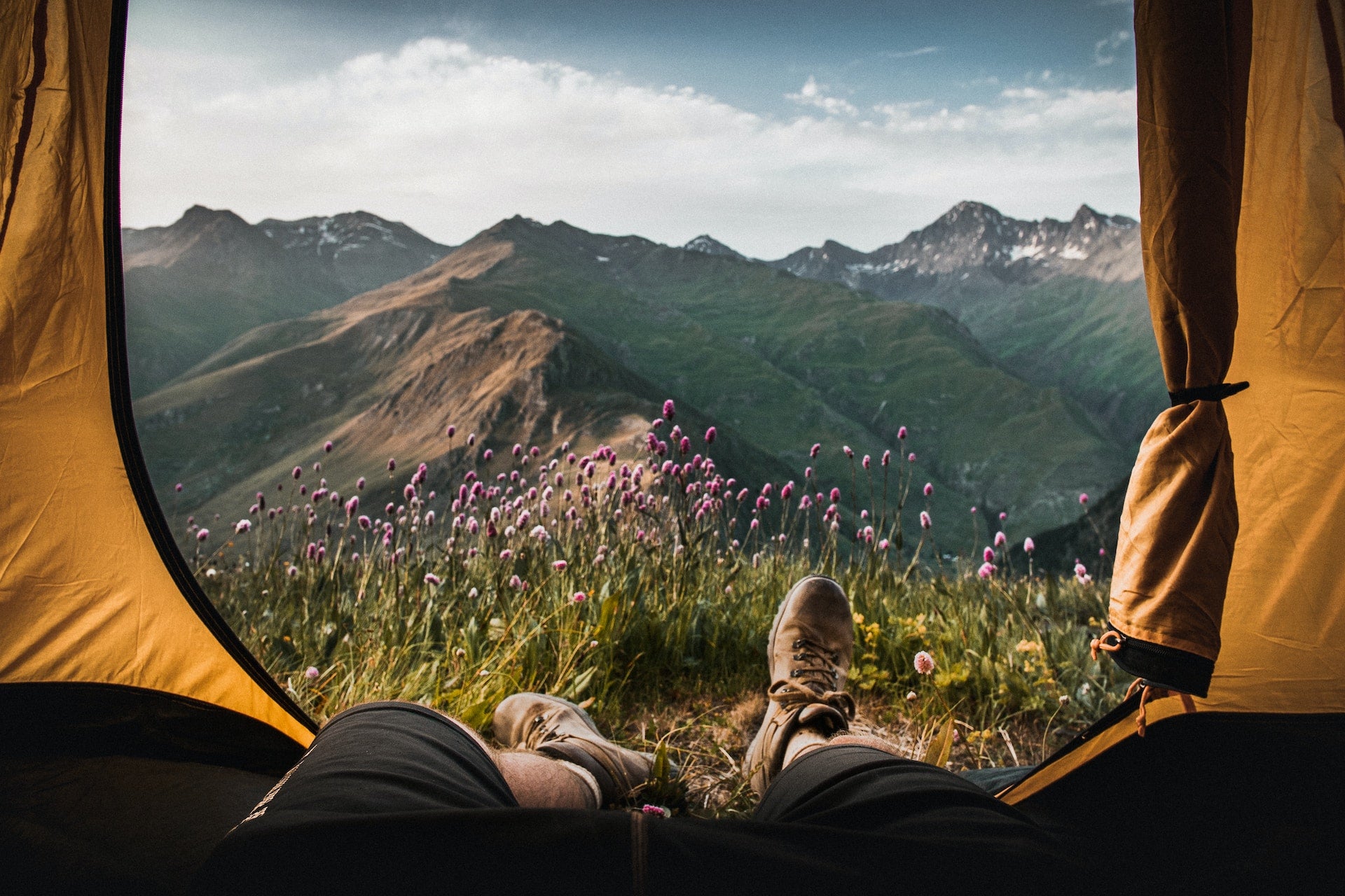 Truck Tent Camping: Tips and Tricks for a Memorable Adventure Photo by Dominik Jirovský 